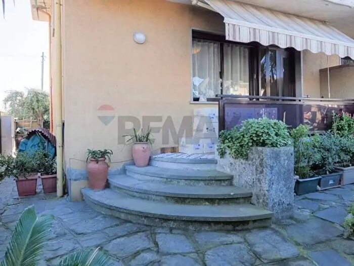 Casa con 5 locali in vendita in Massa