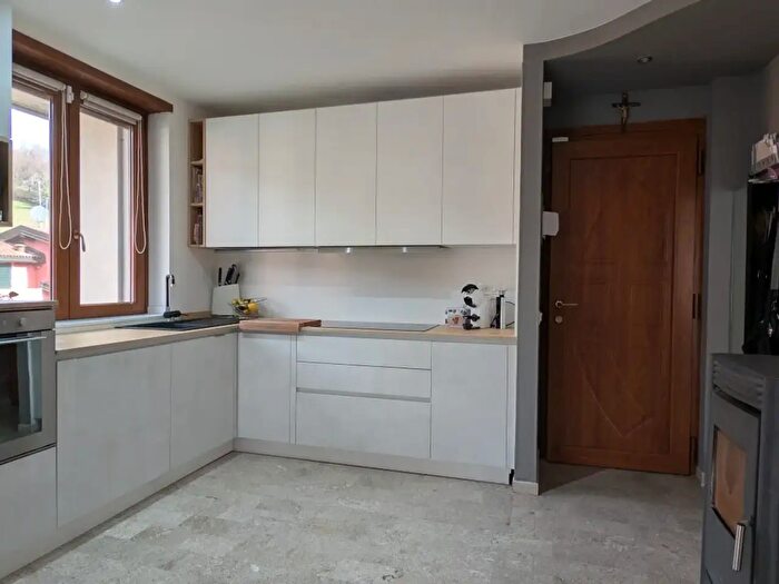 Appartamento trilocale in vendita in Via Calbarine, Schio