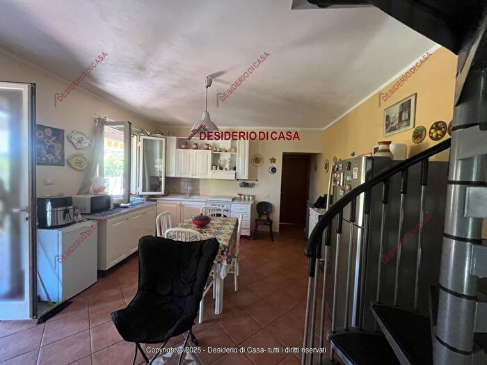 Casa quadrilocale in vendita in Lascari