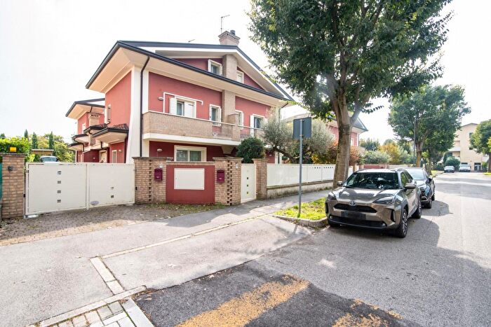 Casa con 6 locali in vendita in Via Angelo Grillo, Teolo
