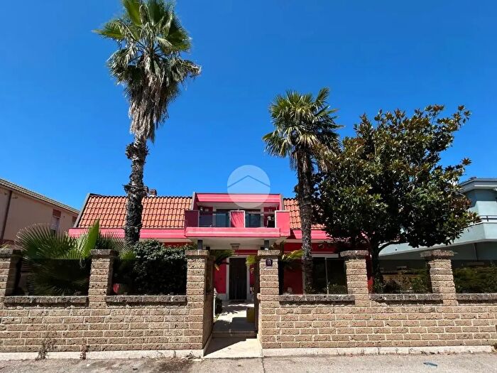 Casa con 5 locali in vendita in Strada Fosso Cavone, Pescara