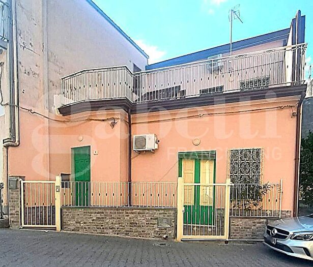 Casa quadrilocale in vendita in Via del Fondaco, Linguaglossa