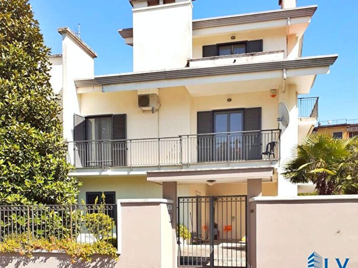 Casa con 6 locali in affitto in VIA CASILINA NORD, Tribunale, Frosinone