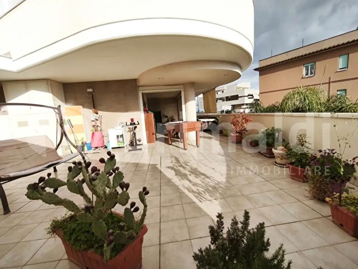 Appartamento quadrilocale in vendita in Via di Selva Candida, Roma
