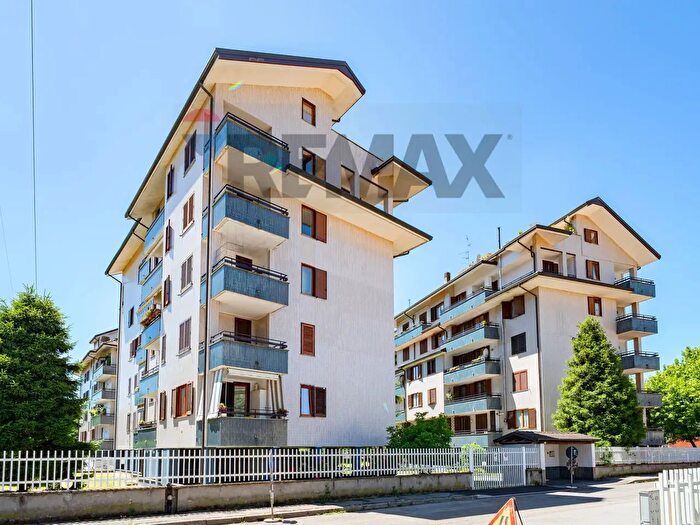 Appartamento quadrilocale in vendita in Via Castellazzo a, Rho