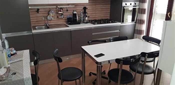 Appartamento con 6 locali in vendita in Via Paladini, Caltanissetta