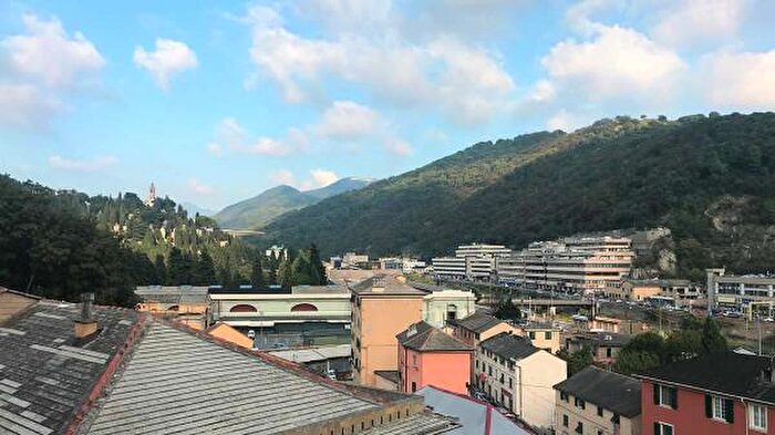 Appartamento con 5 locali in vendita in Salita di San Pantaleo, Genova