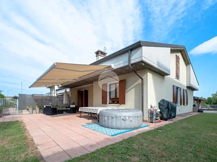 Casa con 6 locali in vendita in Ippolito Nievo, San Martino Buon Albergo