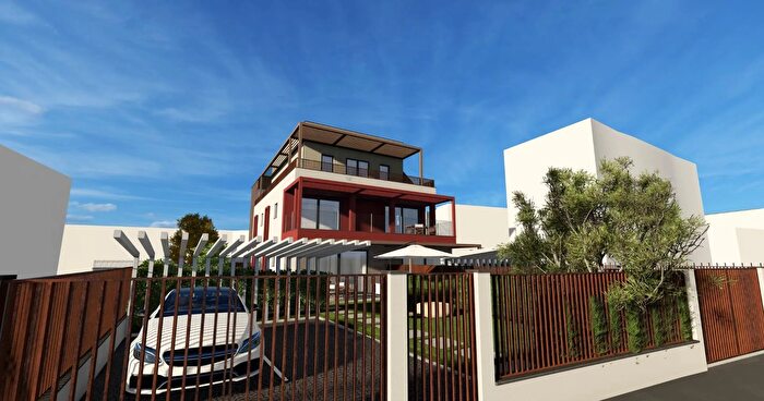 Appartamento trilocale in vendita in Via Rattalino, Andora