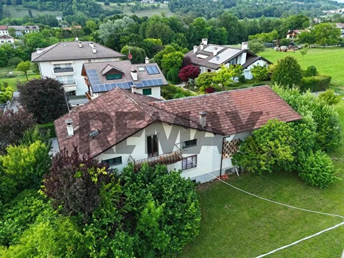 Casa con 9 locali in vendita in Via Rienza, Feltre