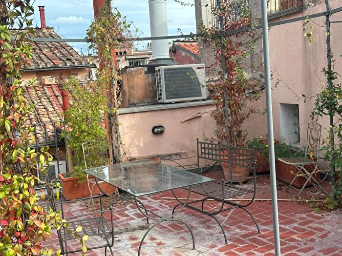 Casa quadrilocale in affitto in Via della Scrofa, Montecitorio, Roma