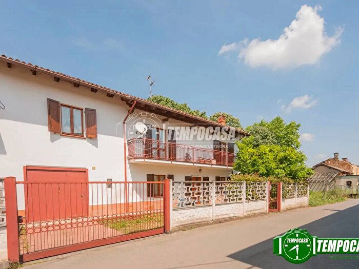 Casa quadrilocale in vendita in Via Mocchi, Trivolzio