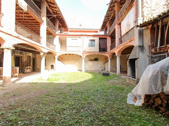 Casa con 8 locali in vendita in Via Monte, Gavardo