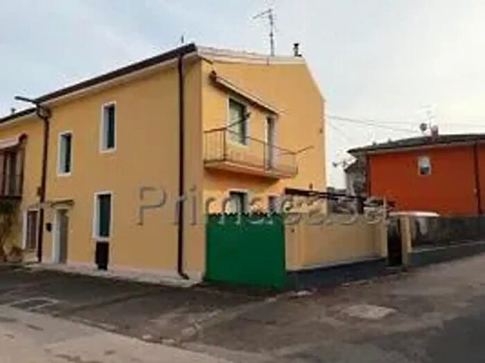 Appartamento quadrilocale in vendita in Piazza Risorgimento, Verona