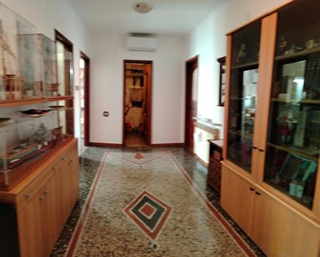 Appartamento quadrilocale in vendita in Via San Lorenzo, Savona