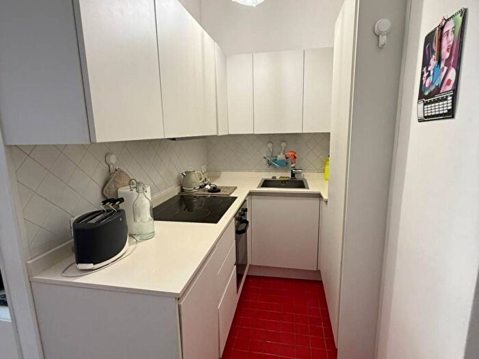 Appartamento bilocale in affitto in Via Luigi Settembrini, Buenos Aires, Milano