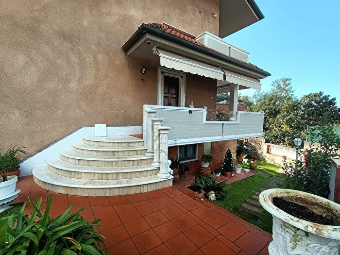 Casa con 7 locali in vendita in a Bonascola, Carrara