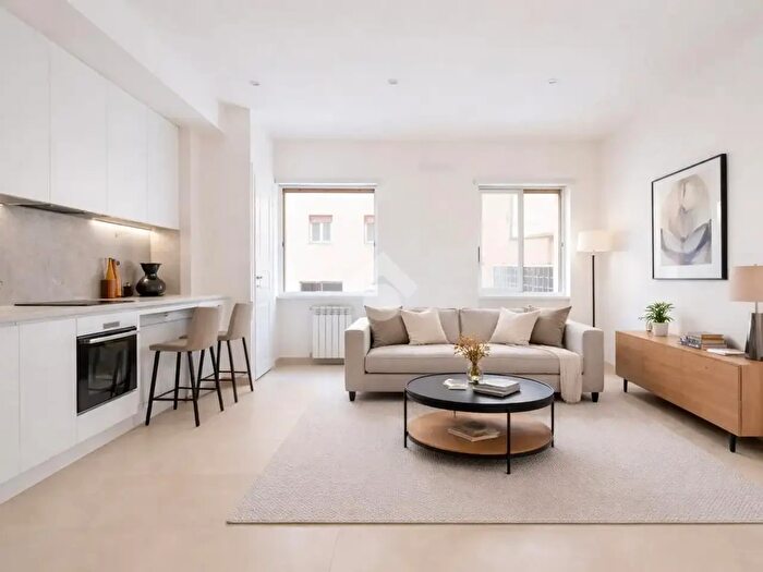 Appartamento trilocale in vendita in Viale delle Medaglie dOro, Roma