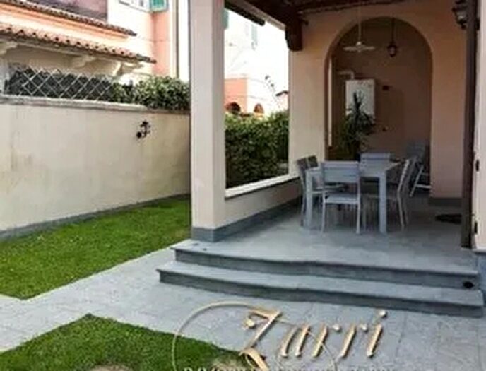 Casa quadrilocale in affitto in Forte Dei Marmi