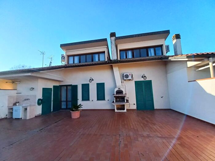 Appartamento con 7 locali in vendita in Via Giuseppe Mazzini Poggio a Caiano, Poggio A Caiano