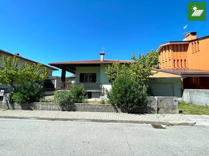 Casa con 5 locali in vendita in Via Batterie, Osoppo
