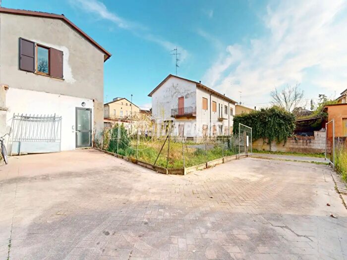 Casa con 5 locali in vendita in Viale Turati, Reggiolo