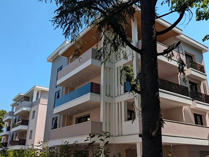 Appartamento con 6 locali in vendita in Via Malaspina, Parma