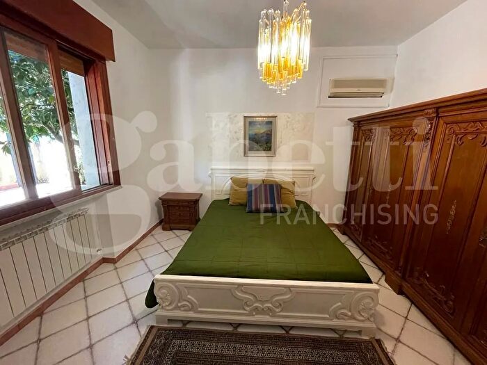 Casa con 5 locali in affitto in Viale Giunone, Palermo