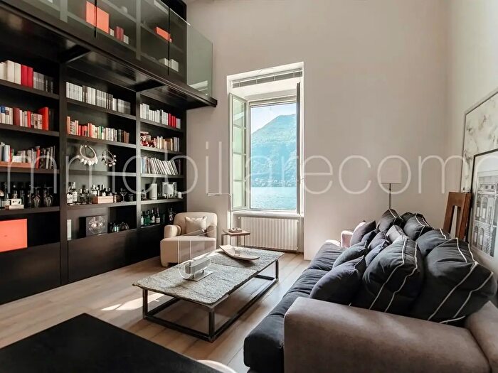 Appartamento con 12 locali in vendita in Via Roma, Torno