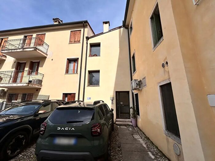 Appartamento trilocale in vendita in Corso Santi Felice E Fortunato, Vicenza