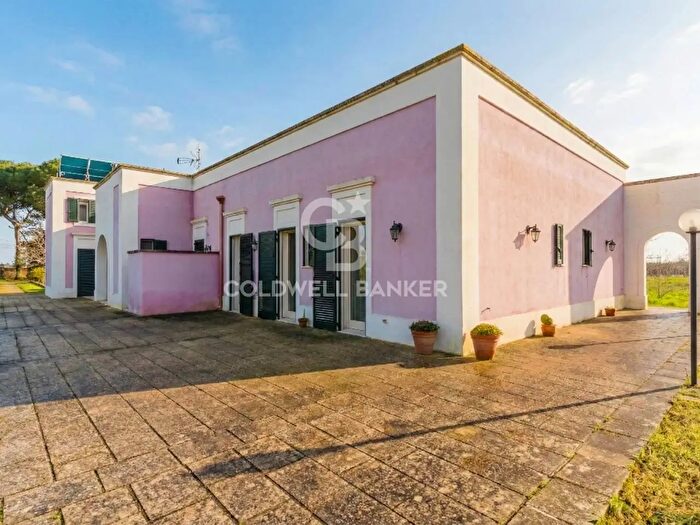 Casa con 9 locali in vendita in Via Carignano Grande, Nardo