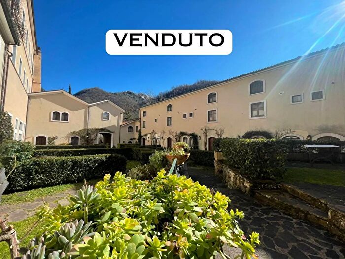 Appartamento trilocale in vendita in Borgo Castellone Picinisco Frosinone, Picinisco