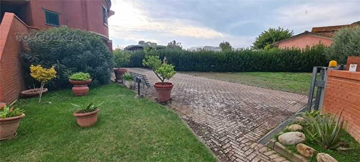 Casa con 12 locali in vendita in Fucecchio