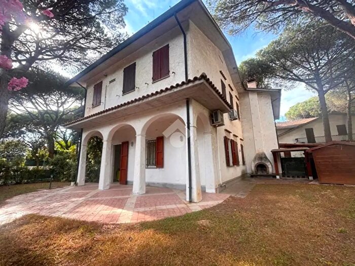 Appartamento quadrilocale in vendita in Viale dei Ligustri, Ravenna
