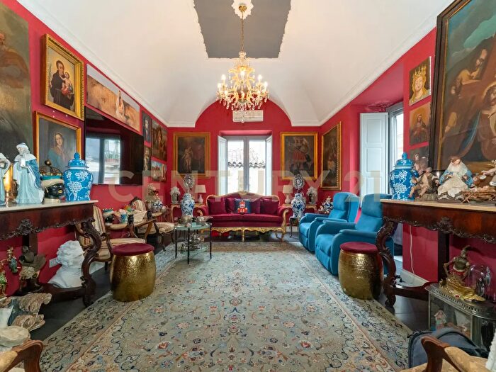 Appartamento con 8 locali in vendita in Via Transito, Catania