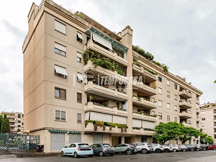 Appartamento quadrilocale in vendita in Via del Pianeta Terra, Roma