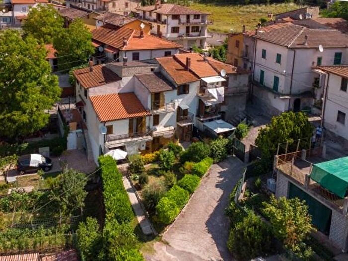 Casa con 6 locali in vendita in Borgorose