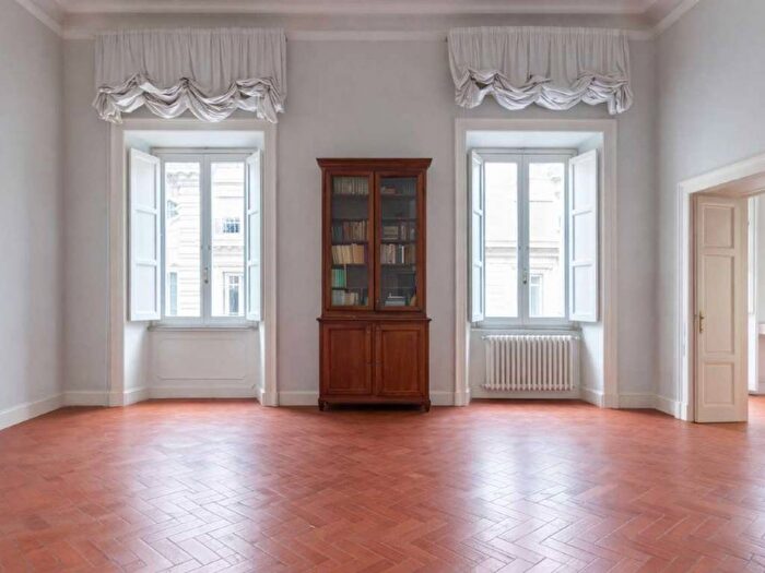 Appartamento quadrilocale in affitto in via Nazionale, Monti, Roma