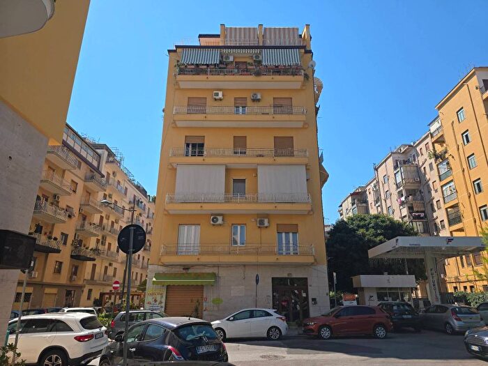 Appartamento con 6 locali in affitto in Via Giovanni Alfredo Cesareo, Libertà Villabianca, Palermo