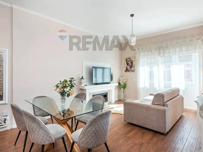 Appartamento trilocale in vendita in Via Marcello Pucci Boncambi, Roma
