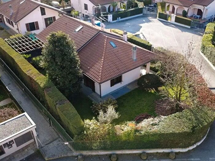 Casa con 5 locali in vendita in Via dei Gelsi, Busnago