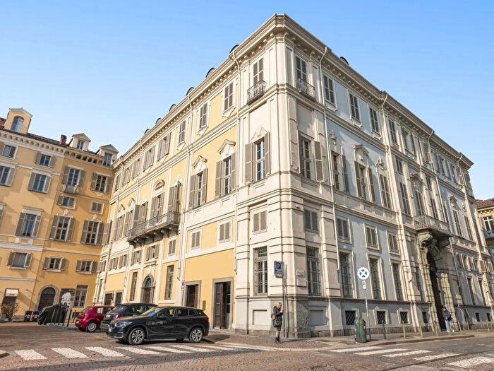Appartamento con 6 locali in vendita in Piazza Savoia, Torino