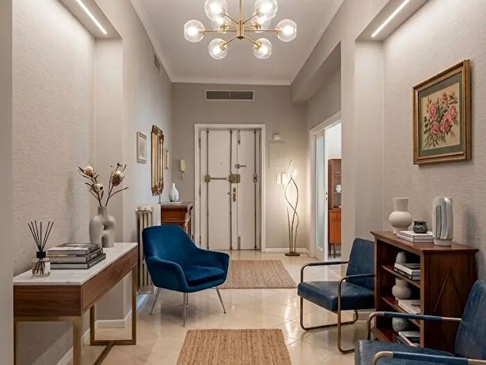 Appartamento con 5 locali in vendita in Via Regina Elena, Lecce