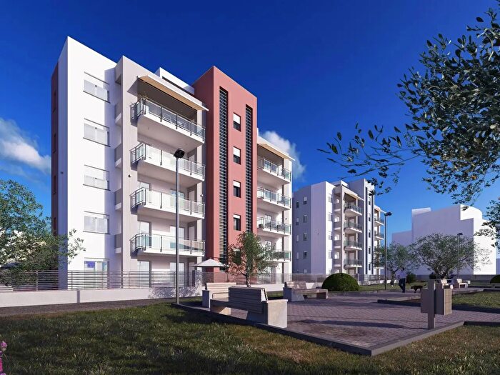 Appartamento trilocale in vendita in Piazza Sandro Pertini, Andora