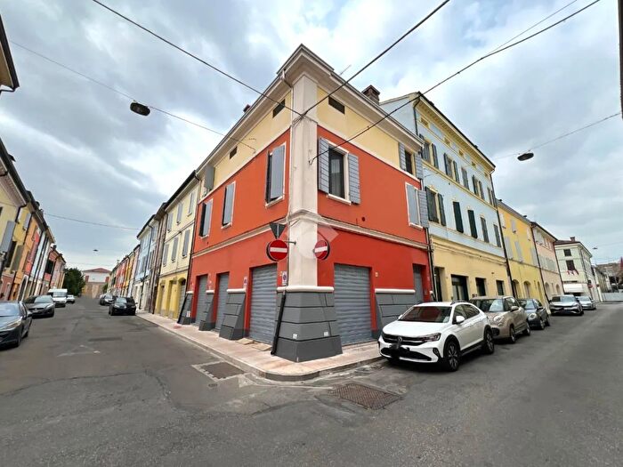 Casa quadrilocale in vendita in Via Camillo Benso Conte di Cavour, Mirandola