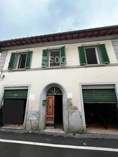 Appartamento con 6 locali in vendita in Via Piave, Montevarchi