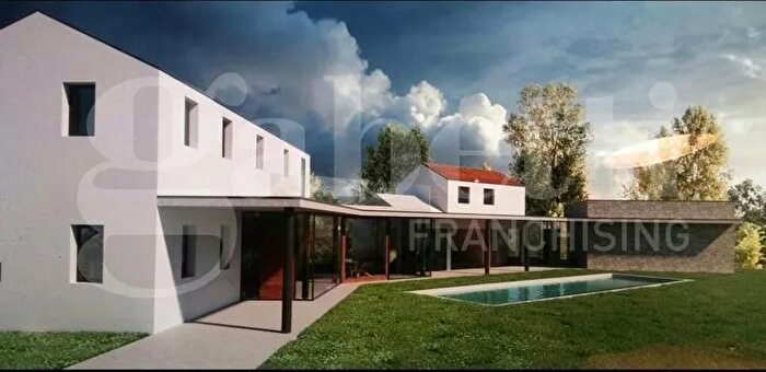 Casa con 9 locali in vendita in Porto Viro