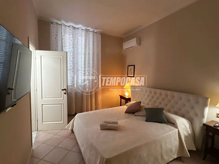 Appartamento con 5 locali in affitto in Viareggio