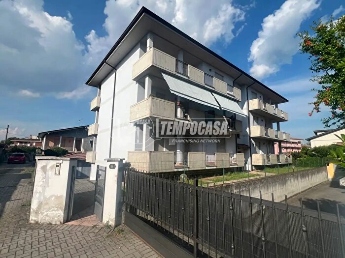 Appartamento trilocale in vendita in Via Pigafetta, Castel San Giovanni