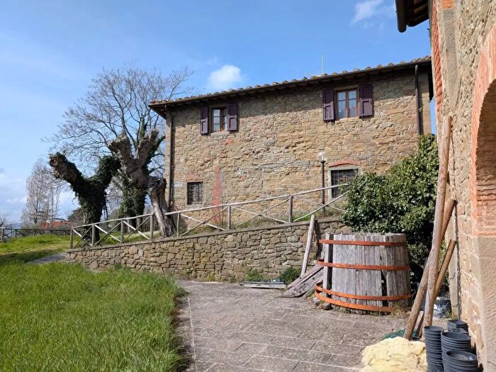 Casa con 10 locali in vendita in Via Casell, Reggello